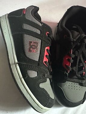 DC Kids' Size 1.5 Black and Gray Skate Sneakers with Red Accent